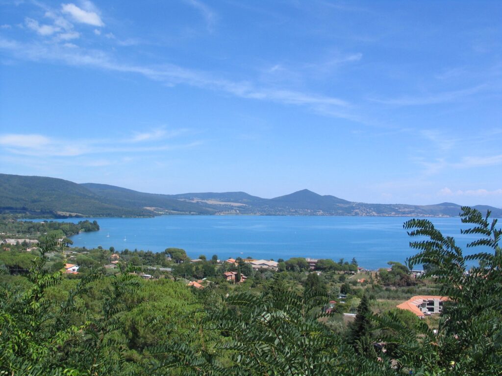 Bracciano, lago, storia e natura Bracciano, lago, storia e natura