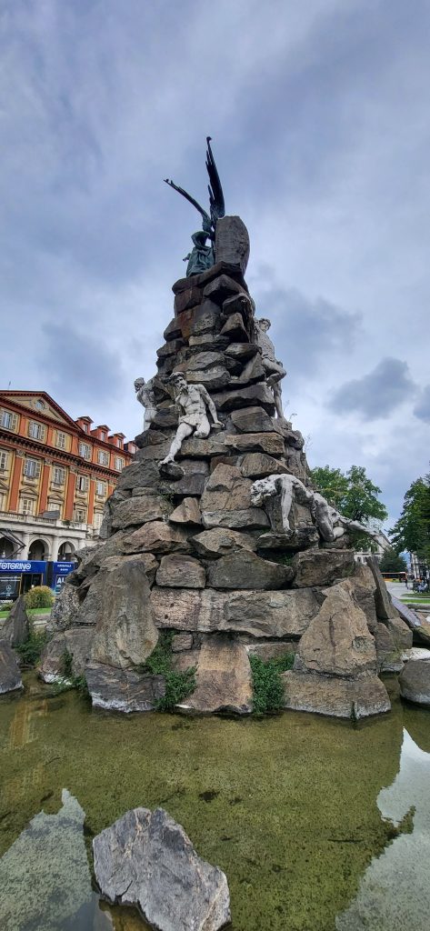 Esplorando il mistero oscuro di Torino: un Itinerario tra leggende e segreti. Piazza dello Statuto 