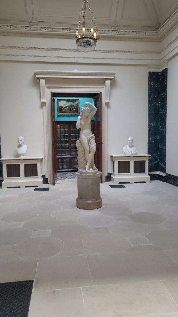 Mount Stewart House: un gioiello storico nel cuore dell'Irlanda del Nord L'ingresso